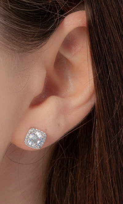 4 timeless jewelry pieces every woman must own
